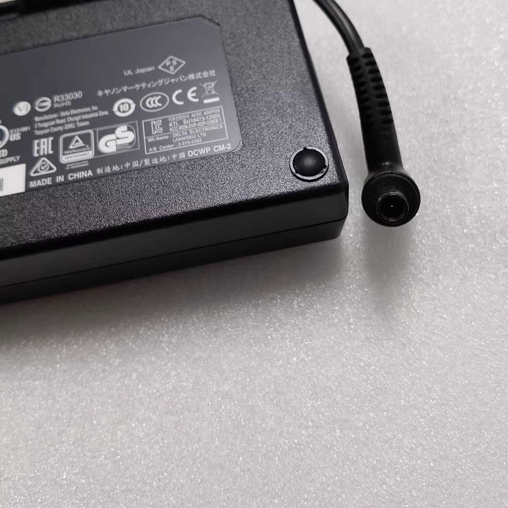 Intel NUC 8 VR NUC8i7HVK adapter