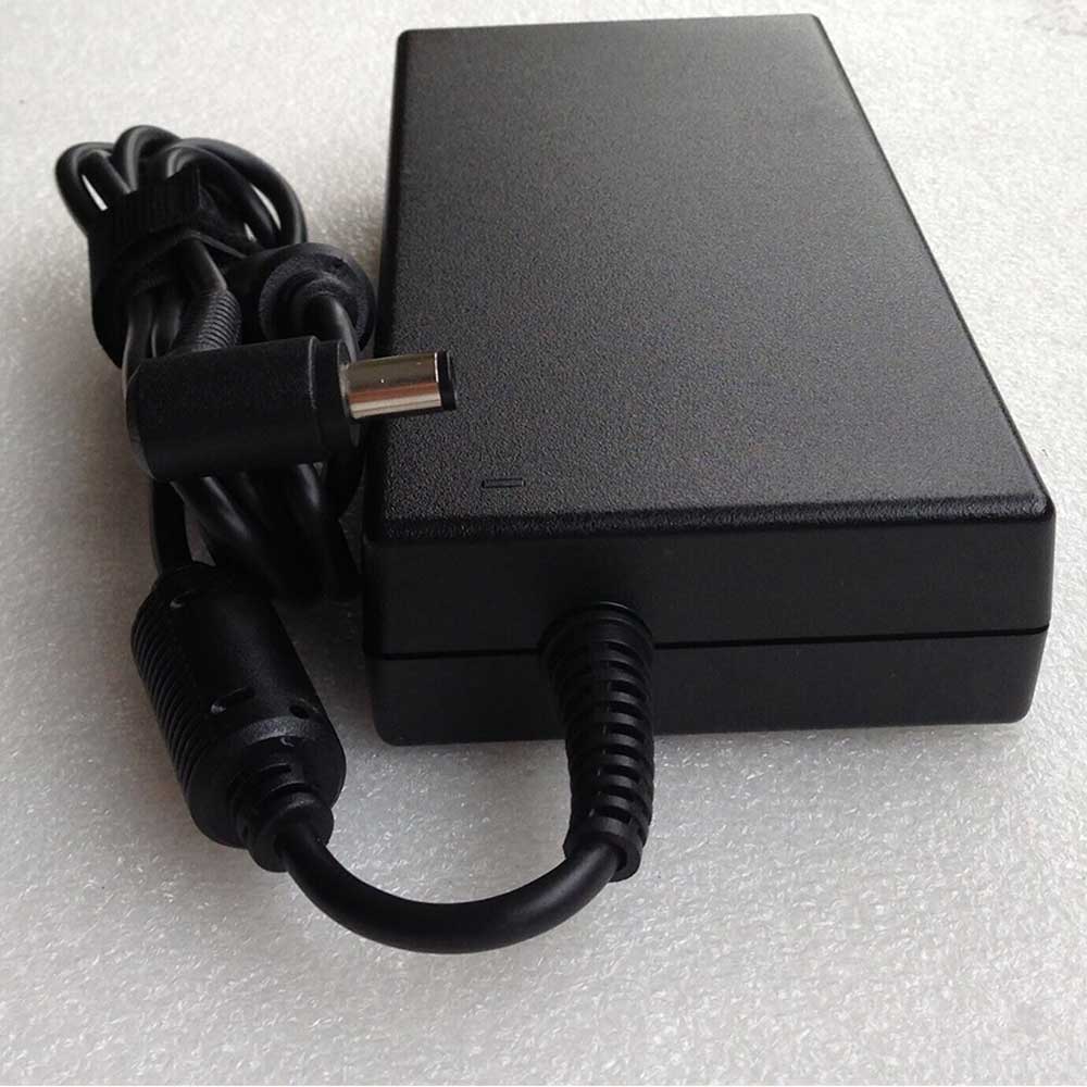 Intel NUC 8 VR NUC8i7HVK adapter