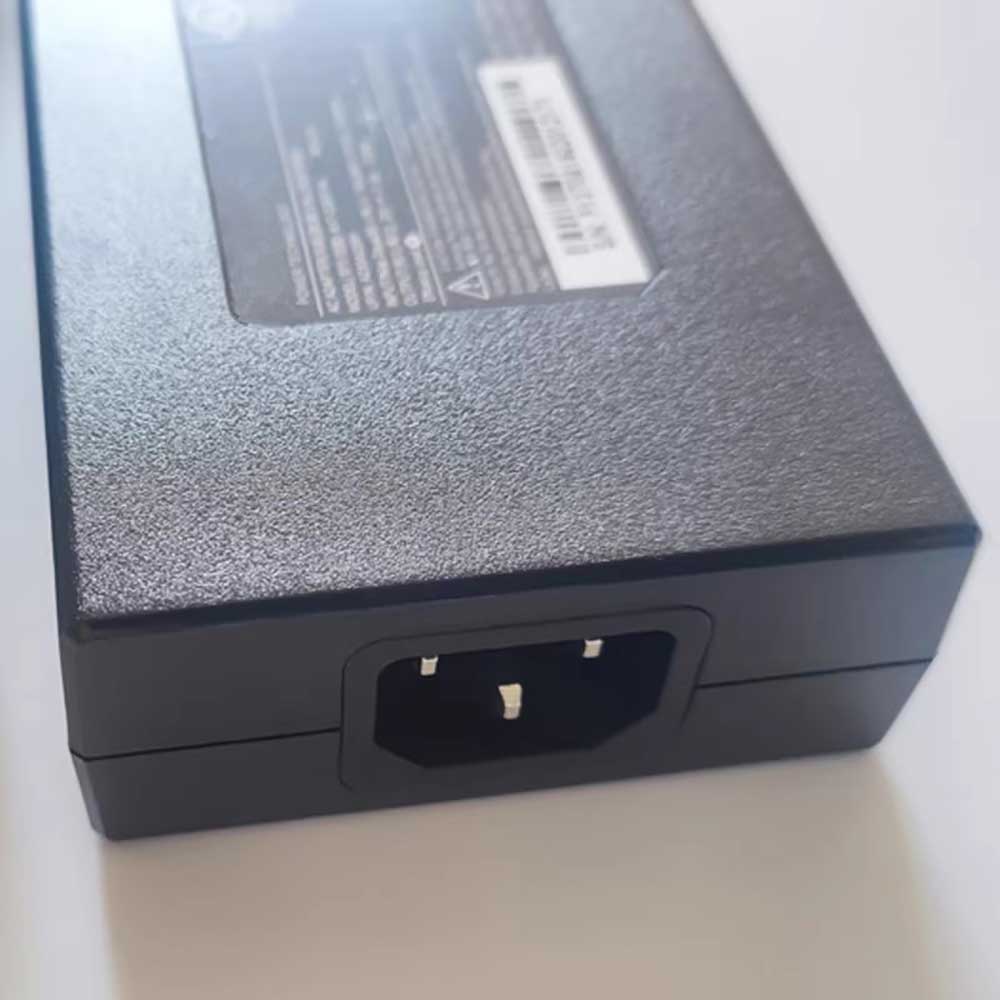 Gigabyte AORUS 15 9KF i5-12500H adapter