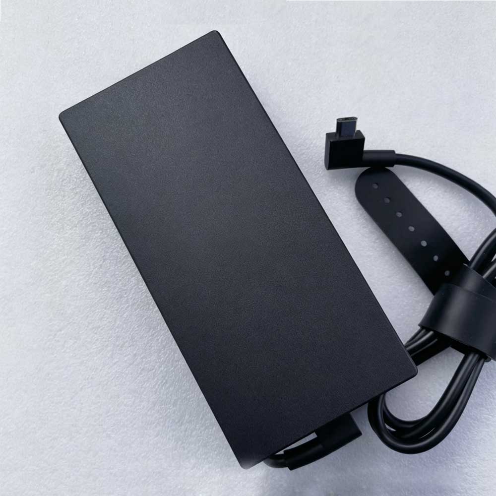 Razer Blade 18 2025 RZ09-0529 RTX 5090 adapter